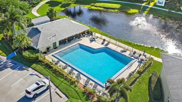 Sabal Ridge, 1901 Sabal Ridge Ct #D, Palm Beach Gardens, Florida 33418, image 2