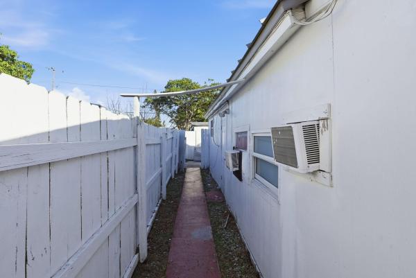 North Hollywood, 230 SW 14th St, Dania Beach, Florida 33004, image 2
