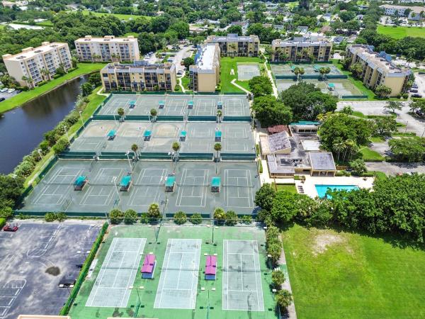 2820 Tennis Club Dr #401, West Palm Beach, Florida 33417, image 1