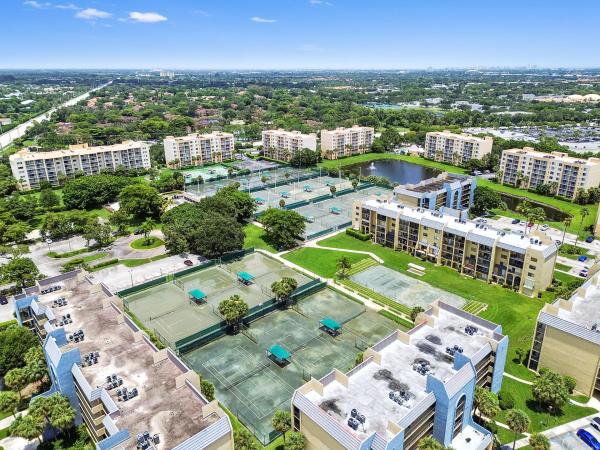 2820 Tennis Club Dr #401, West Palm Beach, Florida 33417, image 3