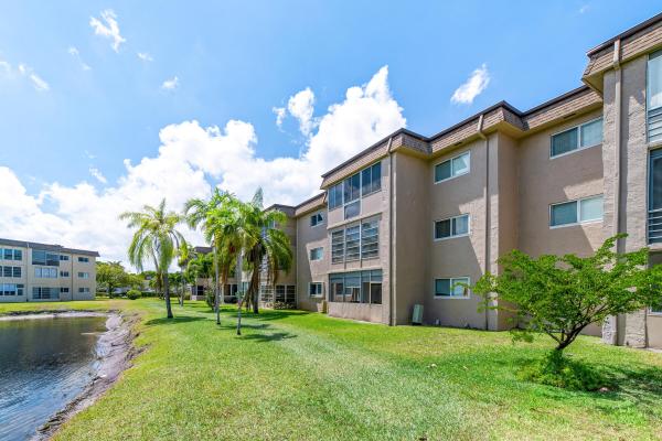 Lakeside Village, 721 Lori Dr #208, Palm Springs, Florida 33461, image 3