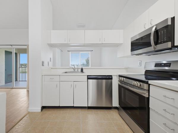 The Sterling Villages Of Palm Beach Lakes, 13215 Glenmoor Dr, West Palm Beach, Florida 33409, image 2
