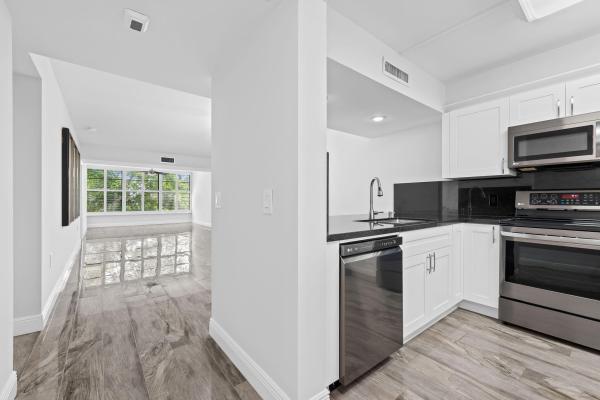 Whitehall Of Pine Island Ridge, 1502 Whitehall Dr #403, Davie, Florida 33324, image 2