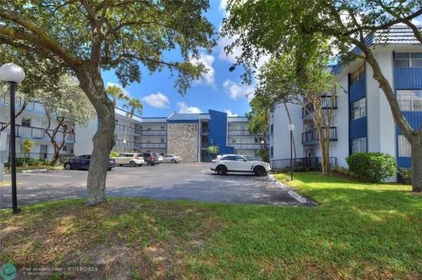 Holiday Springs, 3210 Holiday Springs Blvd #2-110, Margate, Florida 33063, image 2