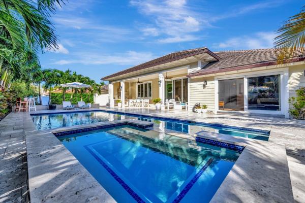 Sea Ranch Lakes Estates, 4 Oneida Ln, Sea Ranch Lakes, Florida 33308, image 1