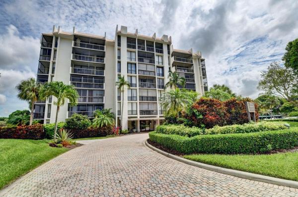 Bridgewood Midrise At Boca West Country Club, 1761 SE Bridgewood Dr, Boca Raton, Florida 33434, image 2