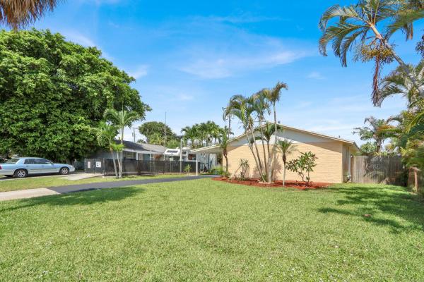 Palm Beach Gardens Estates, 357 Garden Blvd, Palm Beach Gardens, Florida 33410, image 2