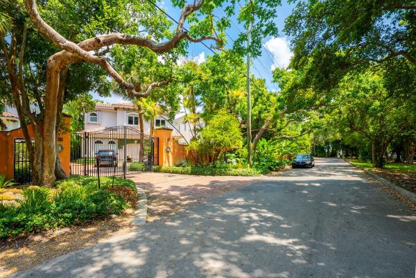 Villas De Vizcaya, 2765 Brickell Ct, Miami, Florida 33129, image 2