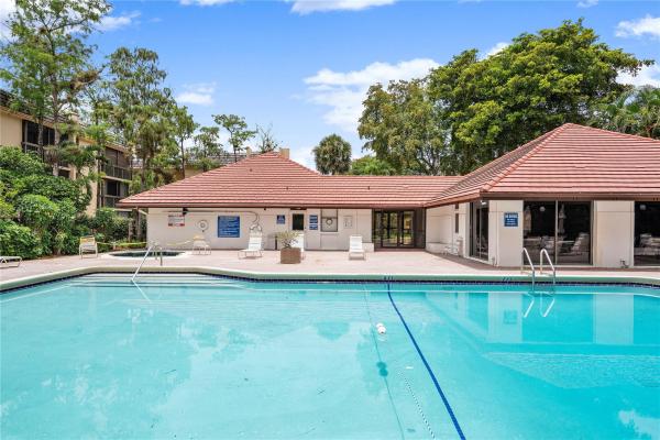 Greenglades, 8437 Forest Hills Dr #203, Coral Springs, Florida 33065, image 3