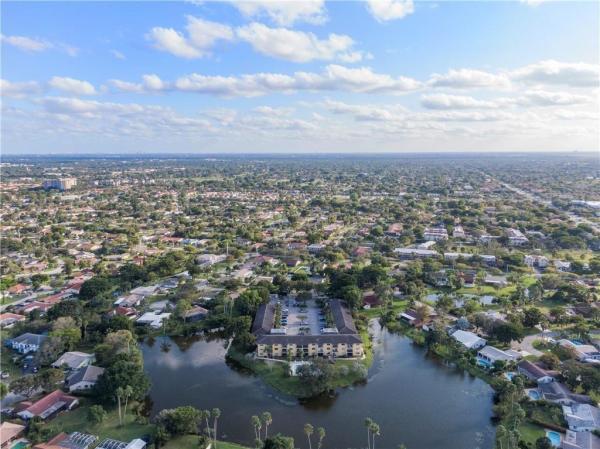 Waters Edge Of Coral Springs, 11477 NW 39th Ct #305-1, Coral Springs, Florida 33065, image 2