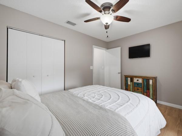 Club Road Estates, 5418 Club Cir, Haverhill, Florida 33415, image 1