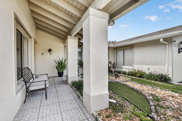 910 NE 205th St, Unincorporated Dade County, Florida 33179, image 3