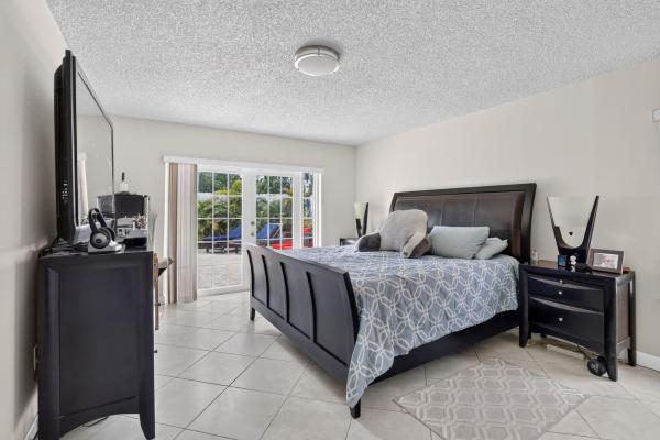 910 NE 205th St, Unincorporated Dade County, Florida 33179, image 1
