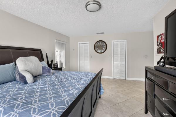 910 NE 205th St, Unincorporated Dade County, Florida 33179, image 3