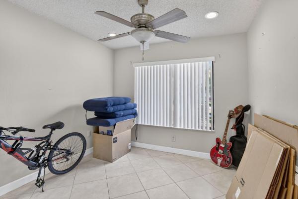 910 NE 205th St, Unincorporated Dade County, Florida 33179, image 2