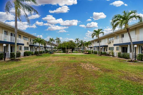 Sunshine Villa, 223 S Federal Hwy #17, Dania Beach, Florida 33004, image 2