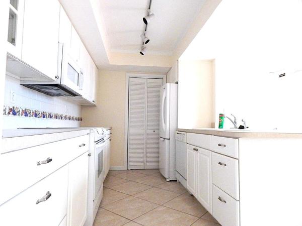 5250 Woodland Lakes Dr #231, Palm Beach Gardens, Florida 33418, image 2