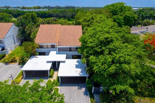 Parliament Golf Villas, 2517 Presidential Way #B, West Palm Beach, Florida 33401, image 3