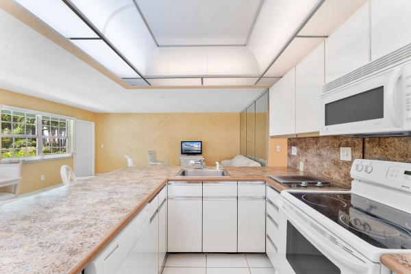 Maybury Mansions, 5208 NE 24th Ter #F-124, Fort Lauderdale, Florida 33308, image 1