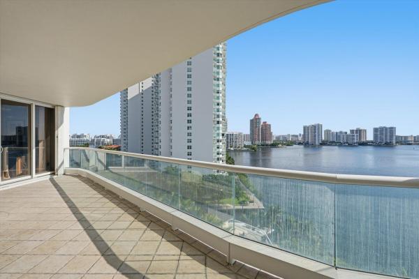 7000 Island Boulevard, 7000 W Island Blvd #907, Aventura, Florida 33160, image 2