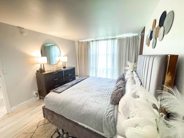 Plaza Of The Americas, 17011 N Bay Rd #104, Sunny Isles Beach, Florida 33160, image 3