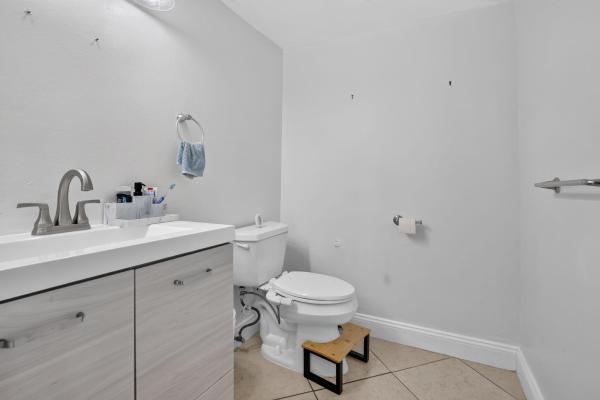 The Falls Of Inverrary, 6001 N Falls Circle Dr #306, Lauderhill, Florida 33319, image 2