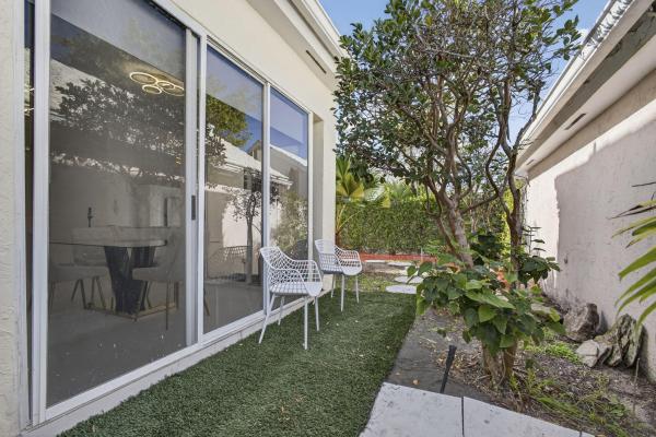 Barclay Club, 18 Selby Ln, Palm Beach Gardens, Florida 33418, image 1