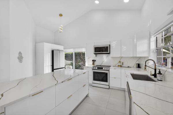 Barclay Club, 18 Selby Ln, Palm Beach Gardens, Florida 33418, image 2