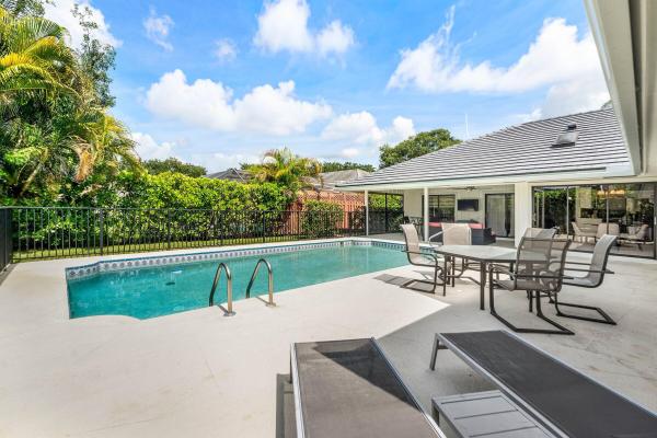 Glengary, 13 Saint Giles Rd, Palm Beach Gardens, Florida 33418, image 2