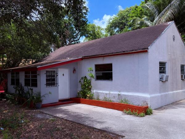 445 NE 163rd St, Unincorporated Dade County, Florida 33162, image 1