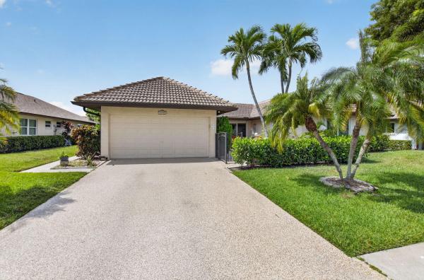 Pine Tree Village, 10300 Greentrail Dr N, Boynton Beach, Florida 33436, image 3