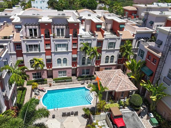Villa Medici, 1033 NE 17th Way #605, Fort Lauderdale, Florida 33304, image 2