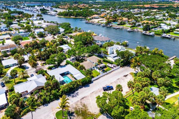 North Palm Beach No HOA, 2101 N Palm Cir, North Palm Beach, Florida 33408, image 1