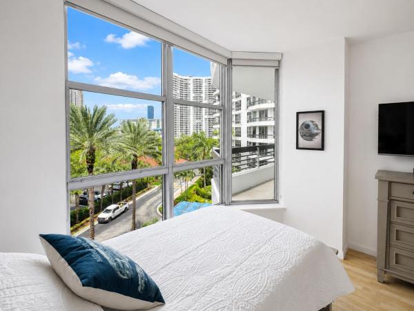 Mystic Pointe Tower 300, 3600 Mystic Pointe Dr #608, Aventura, Florida 33180, image 3