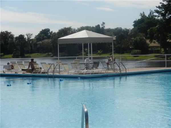 International Village At Inverrary, 3740 Inverrary Dr #1E, Lauderhill, Florida 33319, image 2