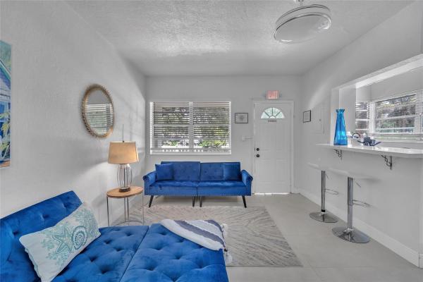 Davis, 17 NE 9th Ave, Fort Lauderdale, Florida 33301, image 2