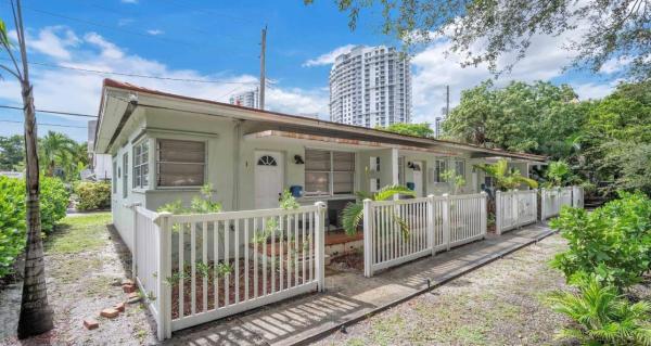Davis, 17 NE 9th Ave, Fort Lauderdale, Florida 33301, image 3