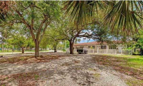 Davis, 17 NE 9th Ave, Fort Lauderdale, Florida 33301, image 1