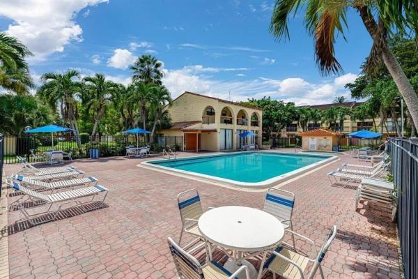 Del Rio Village Townhomes, 7745 Balboa St, Sunrise, Florida 33351, image 1