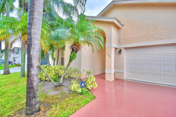 Waterway Cove Of Wellington, 1456 Waterway Cove Dr, Wellington, Florida 33414, image 3