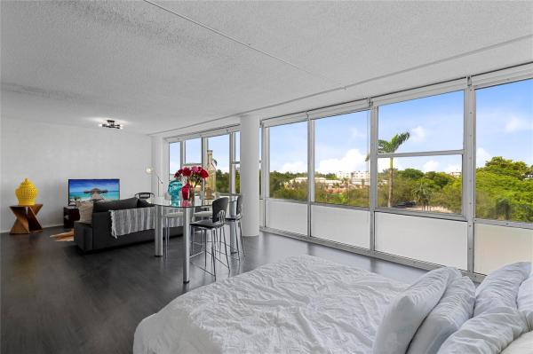 King Cole, 900 Bay Dr #313, Miami Beach, Florida 33141, image 2