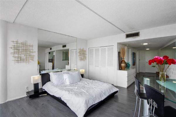 King Cole, 900 Bay Dr #313, Miami Beach, Florida 33141, image 1