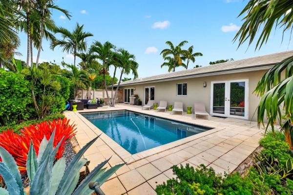 Tropical Gardens, 1948 NE 7th Ter, Wilton Manors, Florida 33305, image 2