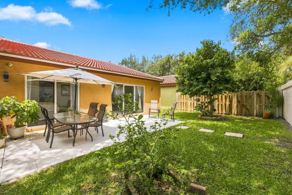 Hammocks At Riverglen, 4344 NW 1st St, Deerfield Beach, Florida 33442, image 1