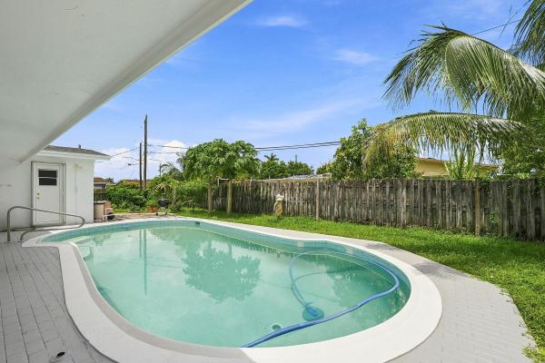 Sunrise Golf Village, 8481 NW 24th St, Sunrise, Florida 33322, image 2