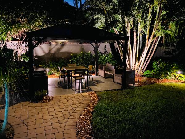 Valencia At Wilton Manors, 2515 NE 8th Ave, Wilton Manors, Florida 33305, image 2