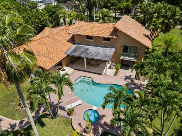 10010 NW 135th St, Hialeah Gardens, Florida 33018, image 1