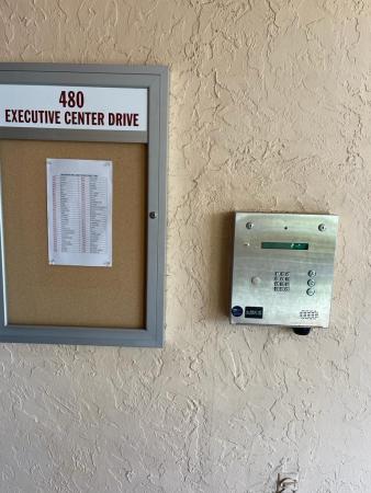 Breakwaters Of The Palm Beaches, 480 Executive Center Dr #3H, West Palm Beach, Florida 33401, image 1