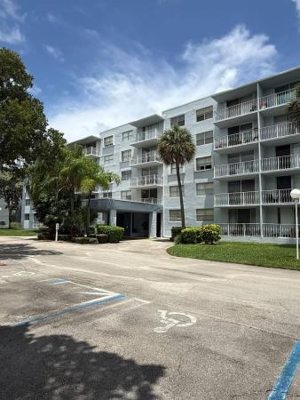 Breakwaters Of The Palm Beaches, 480 Executive Center Dr #3H, West Palm Beach, Florida 33401, image 2