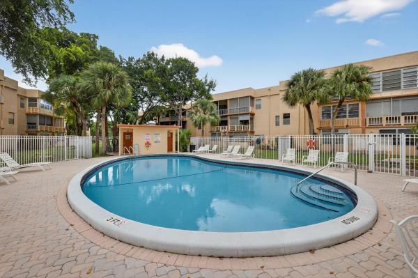 Rokest, 8400 Lagos De Campo Blvd #303, Tamarac, Florida 33321, image 2